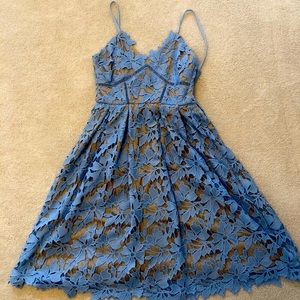 Gorgeous dress that’s perfect for wedding season!